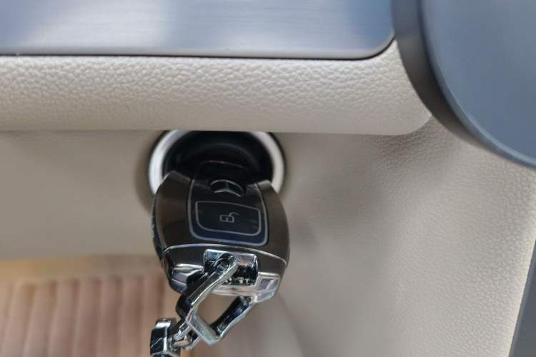 Used Mercedes-Benz R-Class 2011 R 300 L Business Model Vehicle Key
