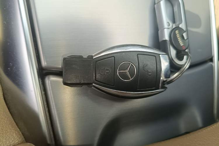 Used Mercedes-Benz R-Class 2011 R 300 L Business Model Vehicle Key