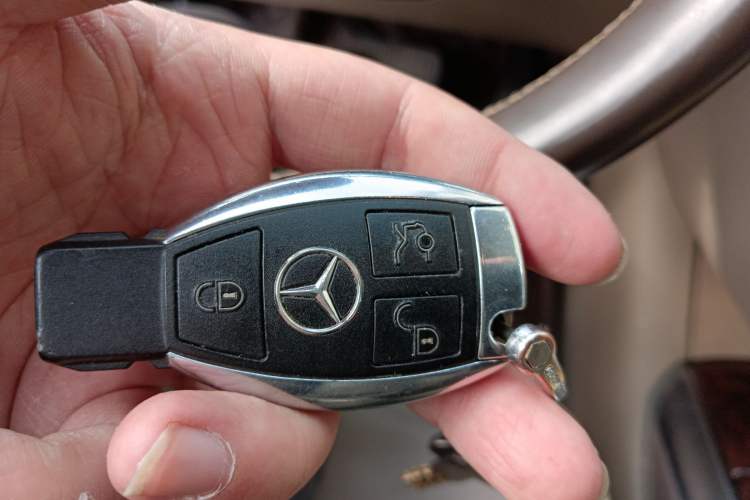 Used Mercedes-Benz R-Class 2011 R 350 L 4MATIC Vehicle Key