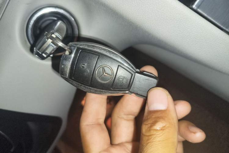 Used Mercedes-Benz R-Class 2011 R 300 L Business Model Vehicle Key