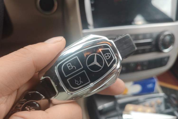 Used Mercedes-Benz R-Class 2011 R 300 L Business Model Vehicle Key