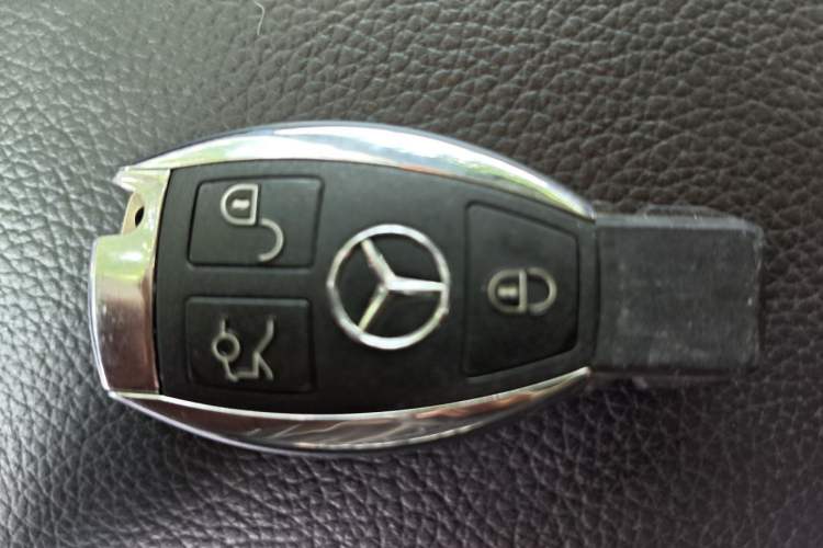 Used Mercedes-Benz R-Class 2011 R 300 L Business Model Vehicle Key