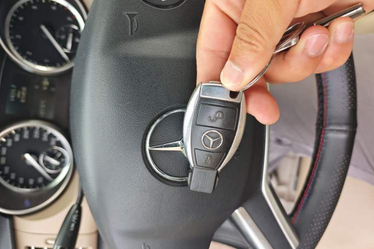 Used Mercedes-Benz R-Class 2011 R 300 L Business Model Vehicle Key