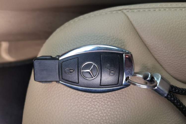 Used Mercedes-Benz R-Class 2011 R 300 L Business Model Vehicle Key