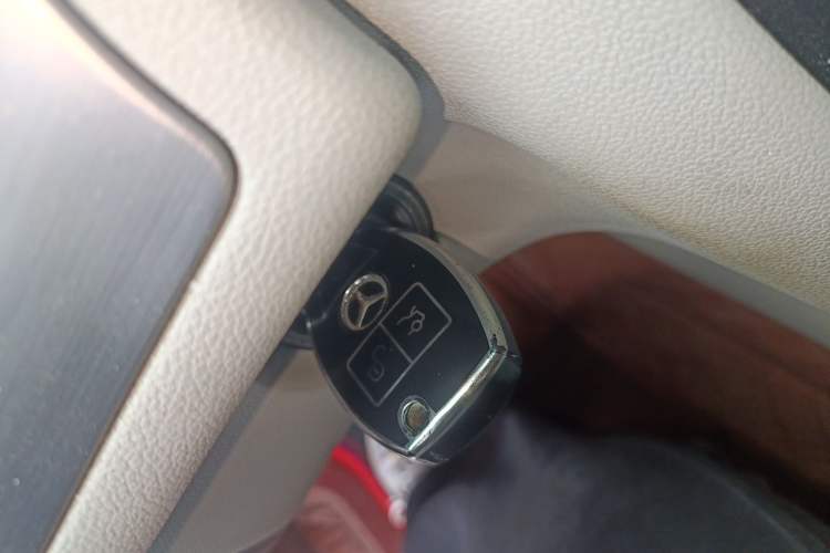 Used Mercedes-Benz R-Class 2011 R 300 L Business Model Vehicle Key