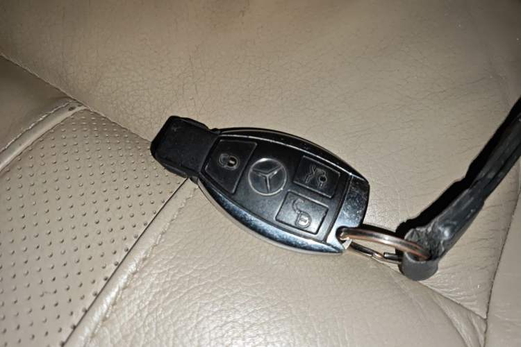 Used Mercedes-Benz R-Class 2011 R 350 L 4MATIC Vehicle Key