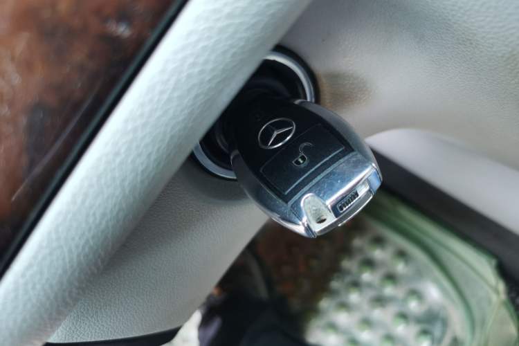 Used Mercedes-Benz R-Class 2011 R 300 L Business Model Vehicle Key