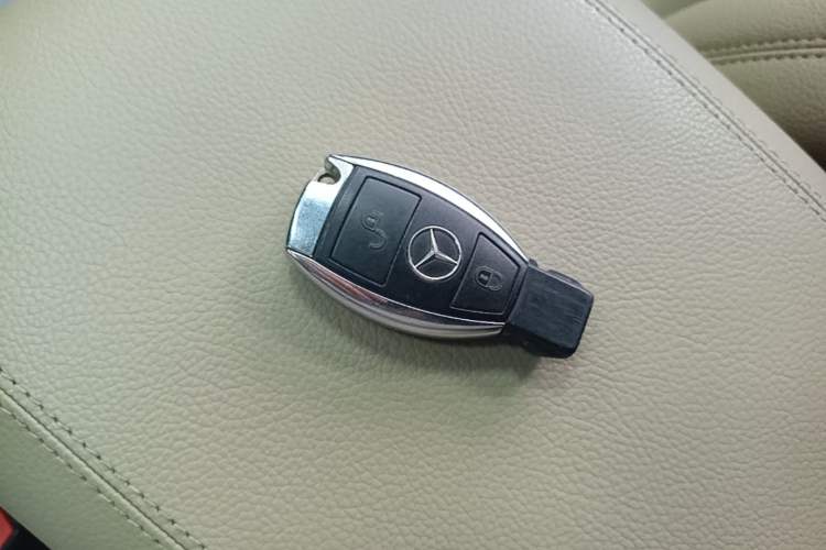 Used Mercedes-Benz R-Class 2011 R 300 L Business Model Vehicle Key