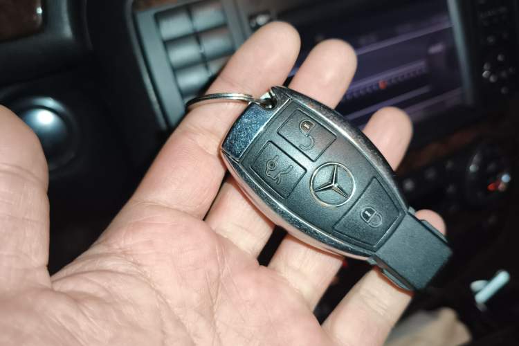 Used Mercedes-Benz R-Class 2011 R 350 L 4MATIC Vehicle Key