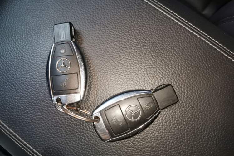 Used Mercedes-Benz R-Class 2011 R 300 L Business Model Vehicle Key