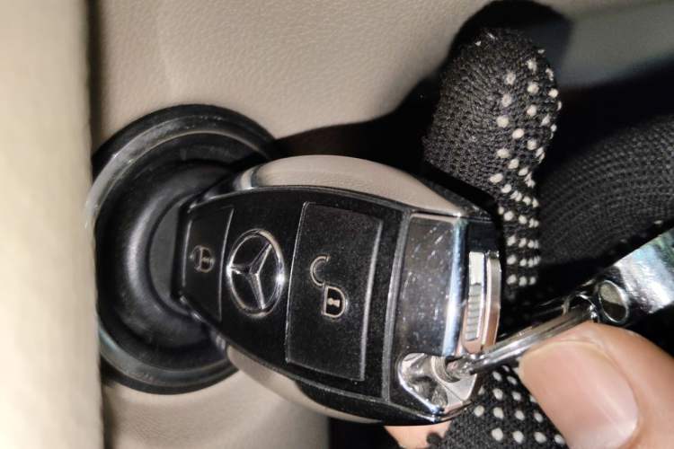 Used Mercedes-Benz R-Class 2011 R 300 L Business Model Vehicle Key