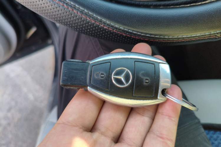 Used Mercedes-Benz R-Class 2011 R 300 L Business Model Vehicle Key