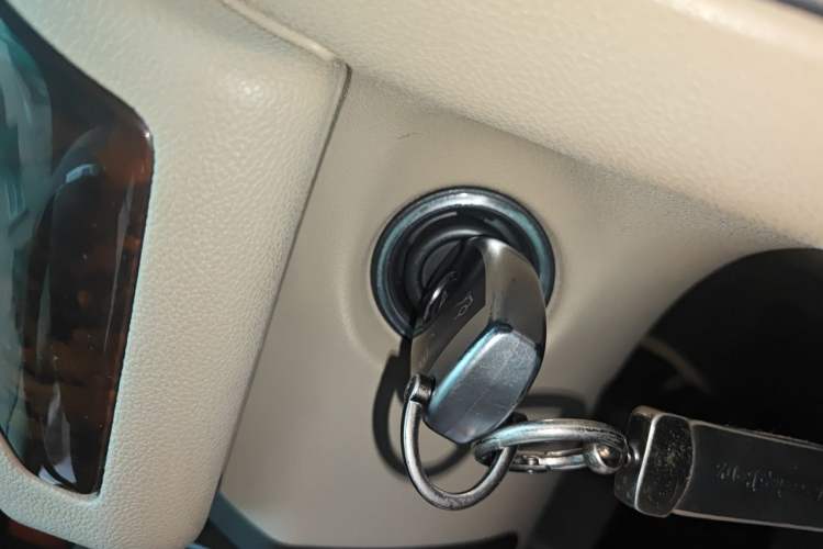 Used Mercedes-Benz R-Class 2011 R 300 L Luxury Model Vehicle Key