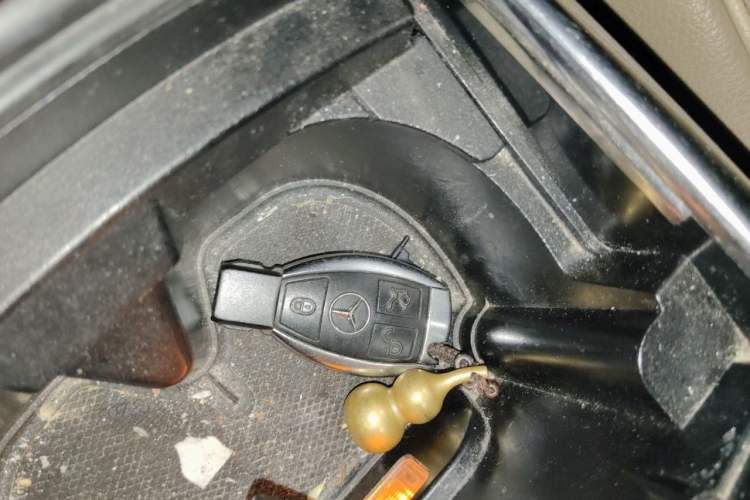Used Mercedes-Benz R-Class 2011 R 350 L 4MATIC Vehicle Key