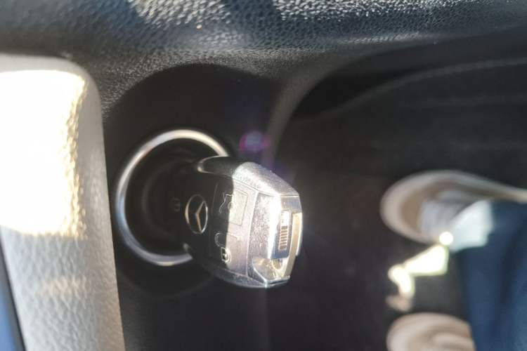 Used Mercedes-Benz R-Class 2011 R 300 L Business Model Vehicle Key