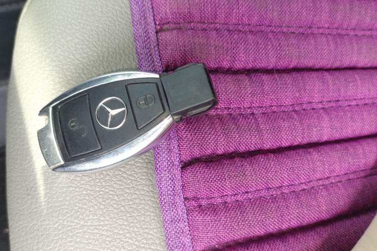 Used Mercedes-Benz R-Class 2011 R 300 L Business Model Vehicle Key