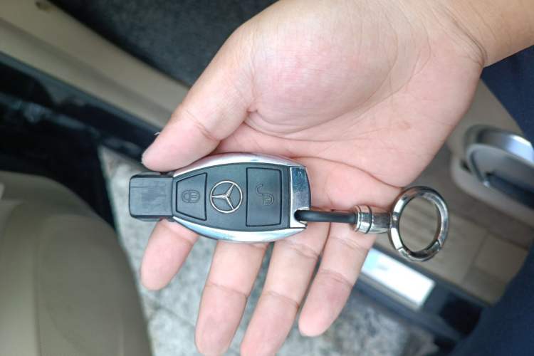 Used Mercedes-Benz R-Class 2011 R 300 L Business Model Vehicle Key