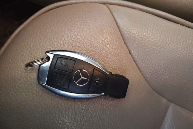 Used Mercedes-Benz R-Class 2011 R 350 L 4MATIC Vehicle Key