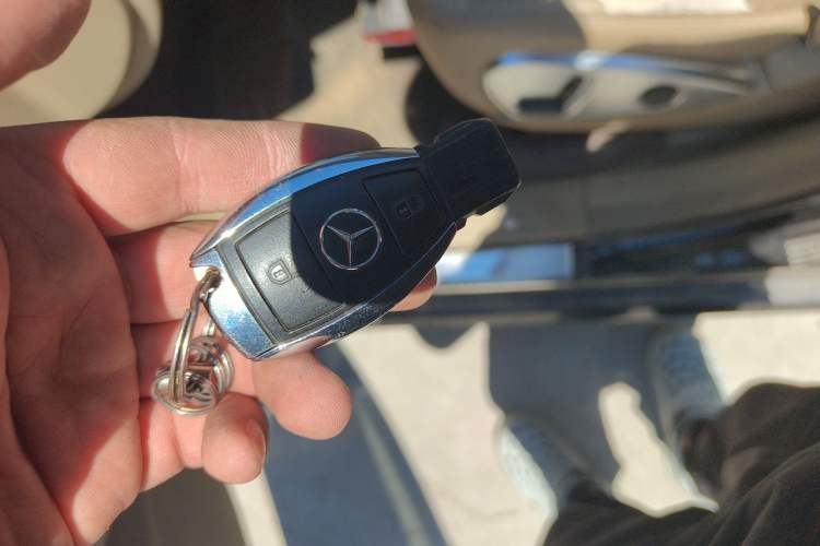 Used Mercedes-Benz R-Class 2011 R 300 L Business Model Vehicle Key