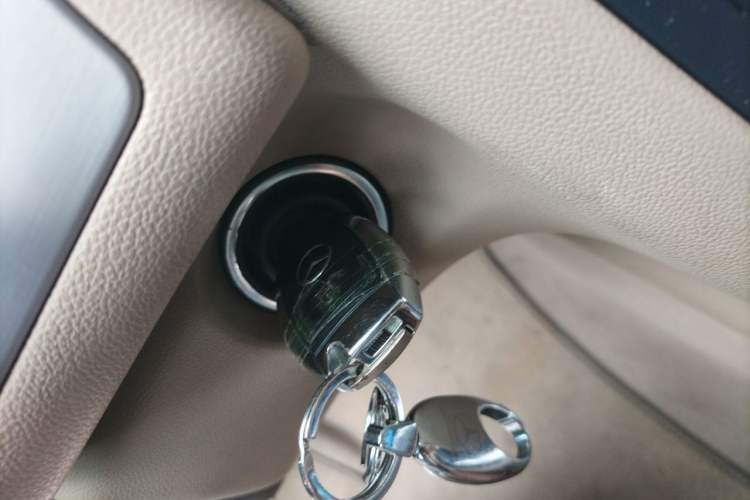 Used Mercedes-Benz R-Class 2011 R 300 L Business Model Vehicle Key