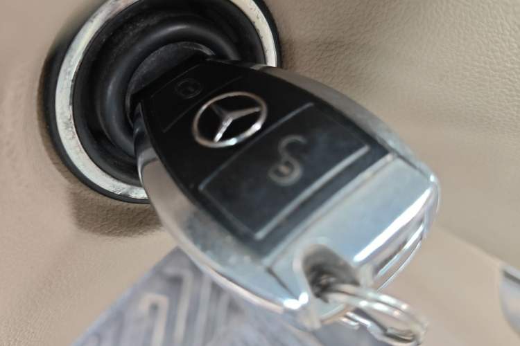 Used Mercedes-Benz R-Class 2011 R 300 L Business Model Vehicle Key