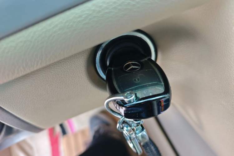 Used Mercedes-Benz R-Class 2011 R 300 L Business Model Vehicle Key