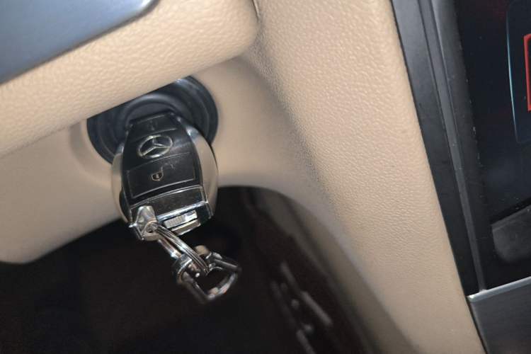 Used Mercedes-Benz R-Class 2011 R 300 L Business Model Vehicle Key