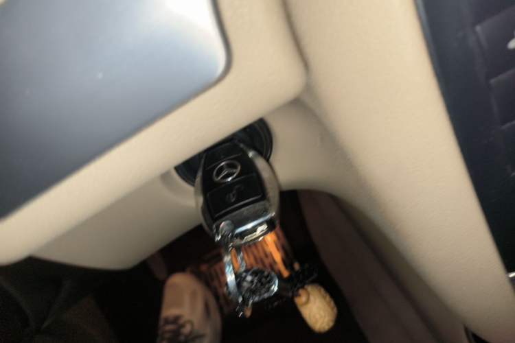 Used Mercedes-Benz R-Class 2011 R 300 L Business Model Vehicle Key