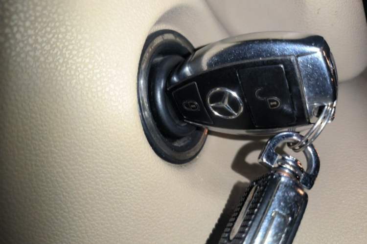 Used Mercedes-Benz R-Class 2011 R 300 L Business Model Vehicle Key
