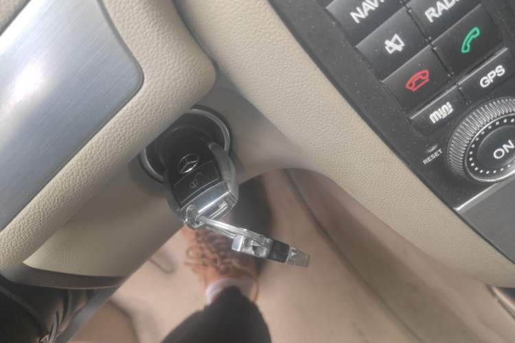 Used Mercedes-Benz R-Class 2011 R 300 L Business Model Vehicle Key