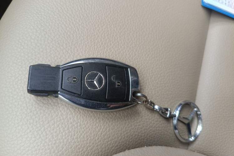 Used Mercedes-Benz R-Class 2011 R 300 L Business Model Vehicle Key