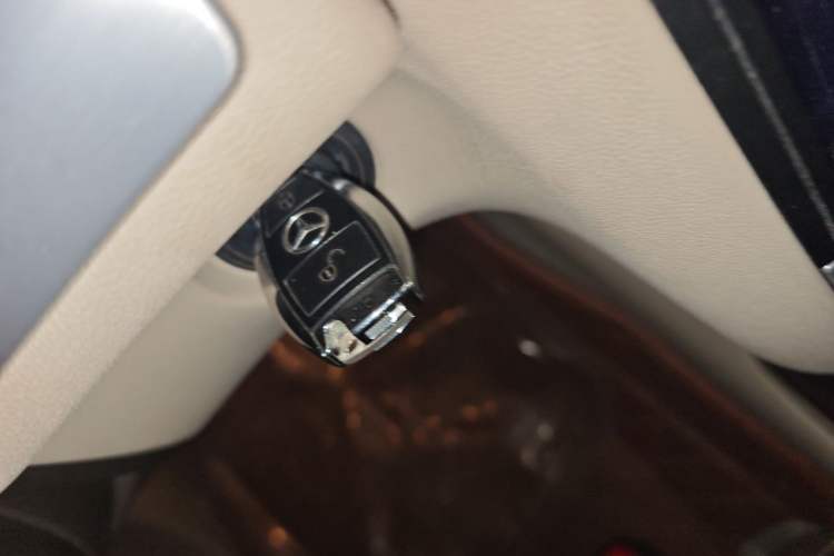Used Mercedes-Benz R-Class 2011 R 300 L Business Model Vehicle Key