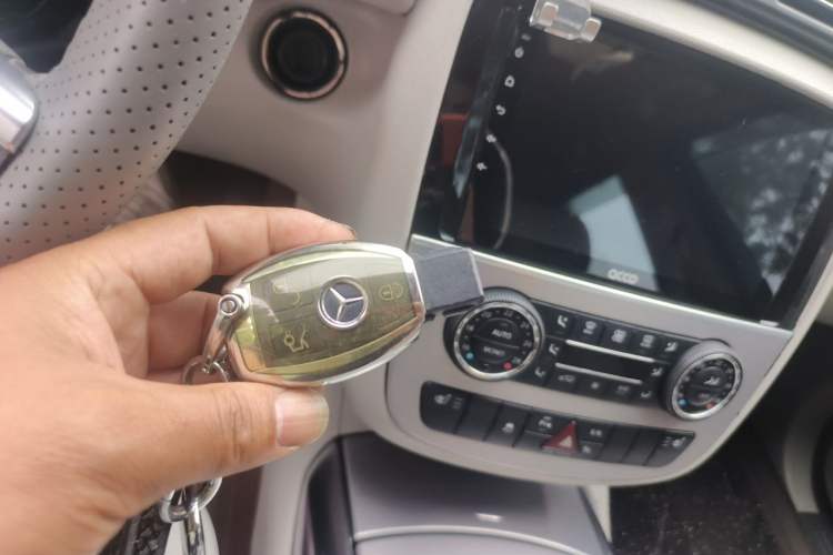 Used Mercedes-Benz R-Class 2011 R 300 L Business Model Vehicle Key
