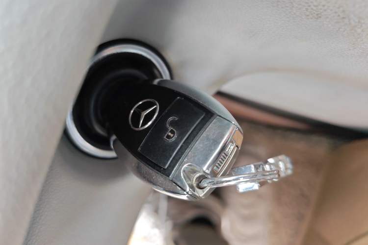 Used Mercedes-Benz R-Class 2011 R 300 L Business Model Vehicle Key