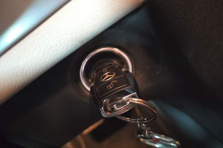 Used Mercedes-Benz R-Class 2011 R 300 L Business Model Vehicle Key
