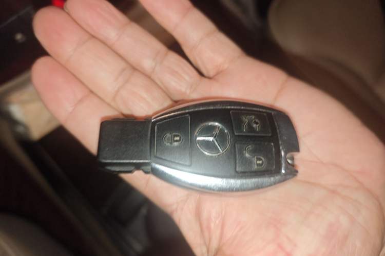 Used Mercedes-Benz R-Class 2011 R 350 L 4MATIC Vehicle Key