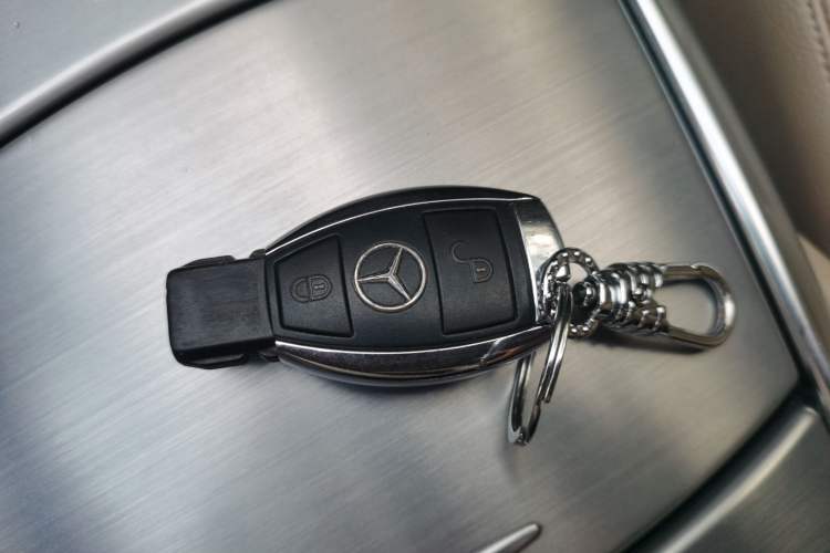 Used Mercedes-Benz R-Class 2011 R 300 L Business Model Vehicle Key