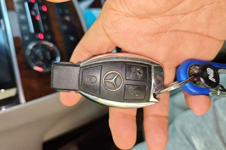 Used Mercedes-Benz R-Class 2011 R 350 L 4MATIC Vehicle Key