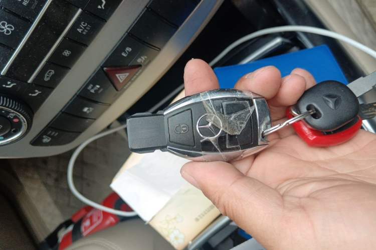 Used Mercedes-Benz R-Class 2011 R 300 L Business Model Vehicle Key