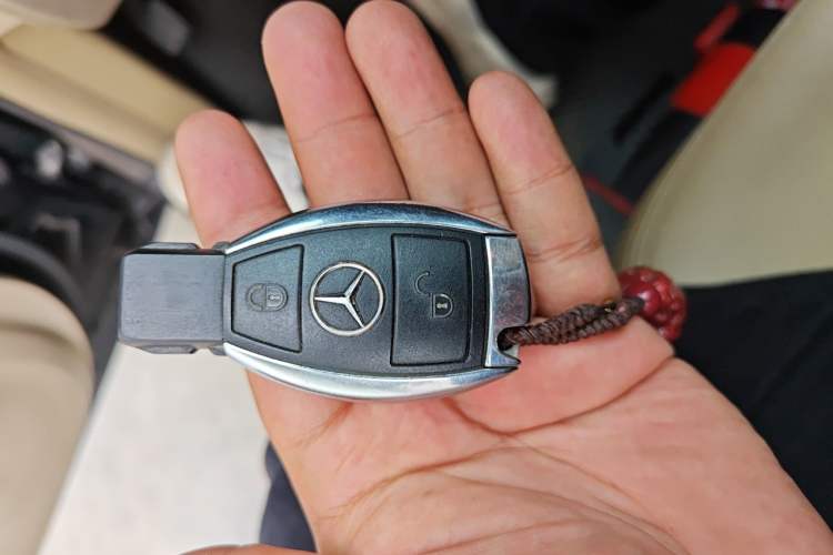 Used Mercedes-Benz R-Class 2011 R 300 L Business Model Vehicle Key
