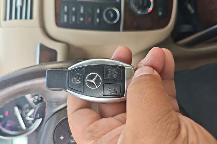 Used Mercedes-Benz R-Class 2011 R 350 L 4MATIC Vehicle Key