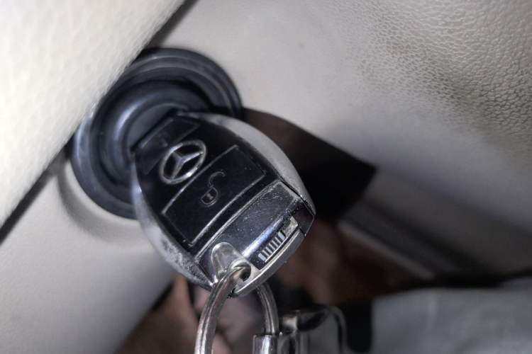 Used Mercedes-Benz R-Class 2011 R 300 L Business Model Vehicle Key