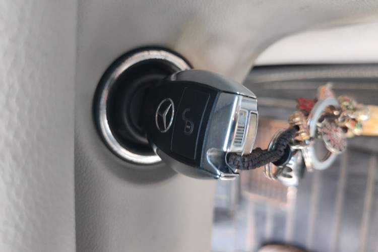 Used Mercedes-Benz R-Class 2011 R 300 L Business Model Vehicle Key