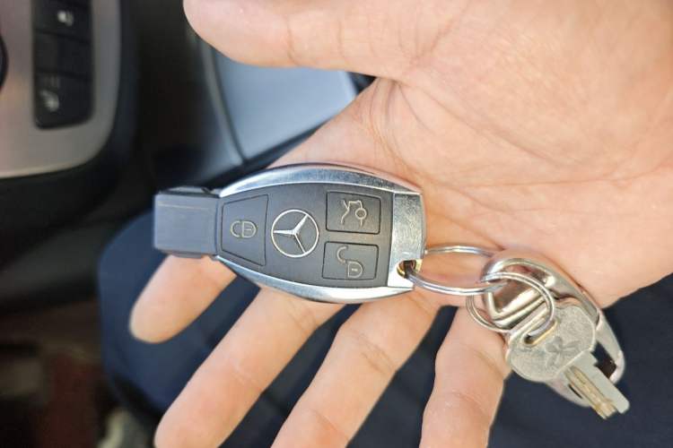 Used Mercedes-Benz R-Class 2011 R 300 L Business Model Vehicle Key