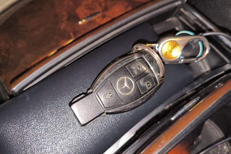 Used Mercedes-Benz R-Class 2011 R 350 L 4MATIC Vehicle Key