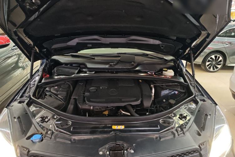 Used Mercedes-Benz R-Class 2011 R 350 L 4MATIC Engine Bay