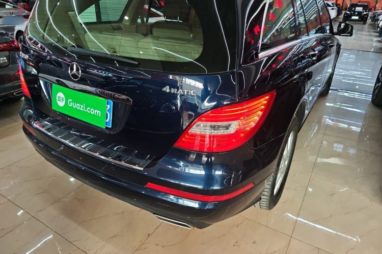 Used Mercedes-Benz R-Class 2011 R 350 L 4MATIC Exterior 3