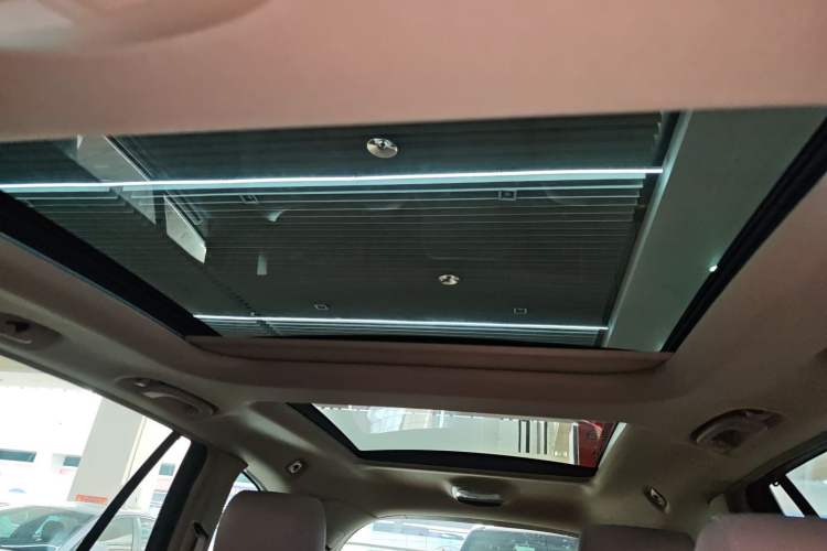 Used Mercedes-Benz R-Class 2011 R 350 L 4MATIC Headliner