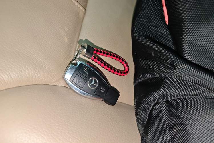 Used Mercedes-Benz R-Class 2011 R 350 L 4MATIC Interior 1