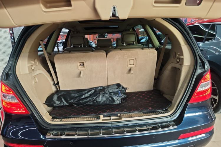 Used Mercedes-Benz R-Class 2011 R 350 L 4MATIC Trunk